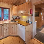 Stunning In Austbygda With Wifi Feriehus
