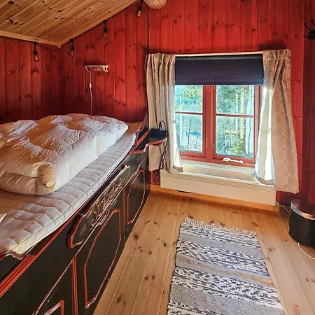 Vakantiehuis Stunning In Austbygda With Wifi