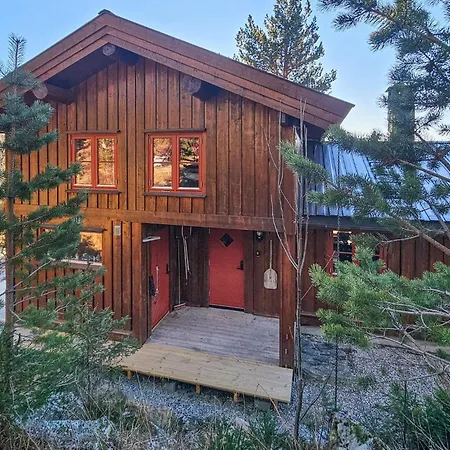 Stunning In Austbygda With Wifi Lurasgrendi