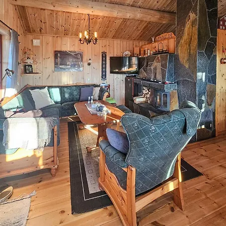 Stunning In Austbygda With Wifi